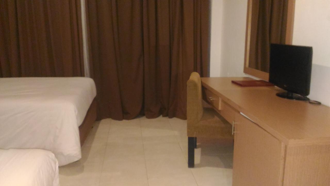 Grand Royal Taliwang Hotel Стая снимка