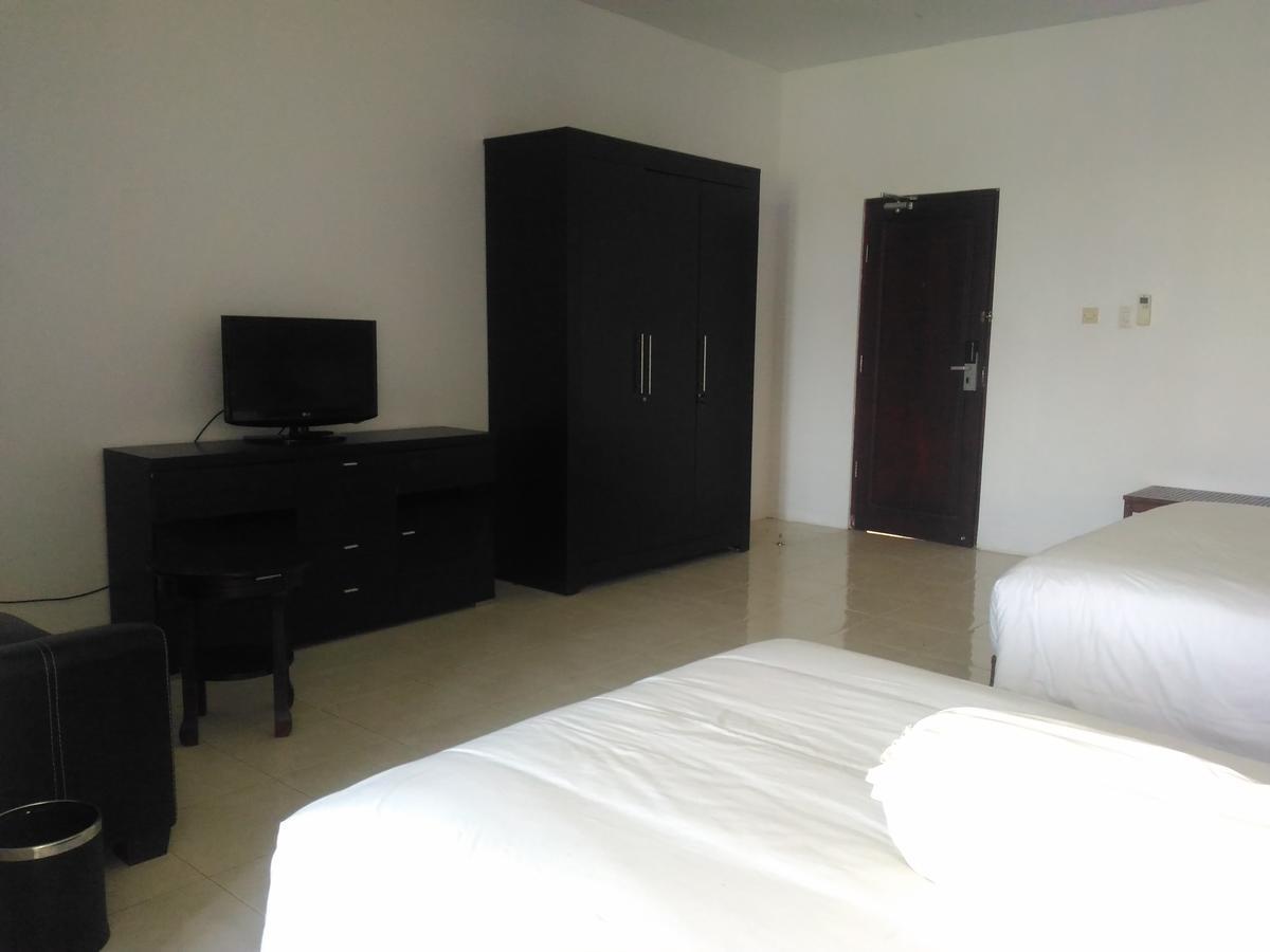 Grand Royal Taliwang Hotel Стая снимка