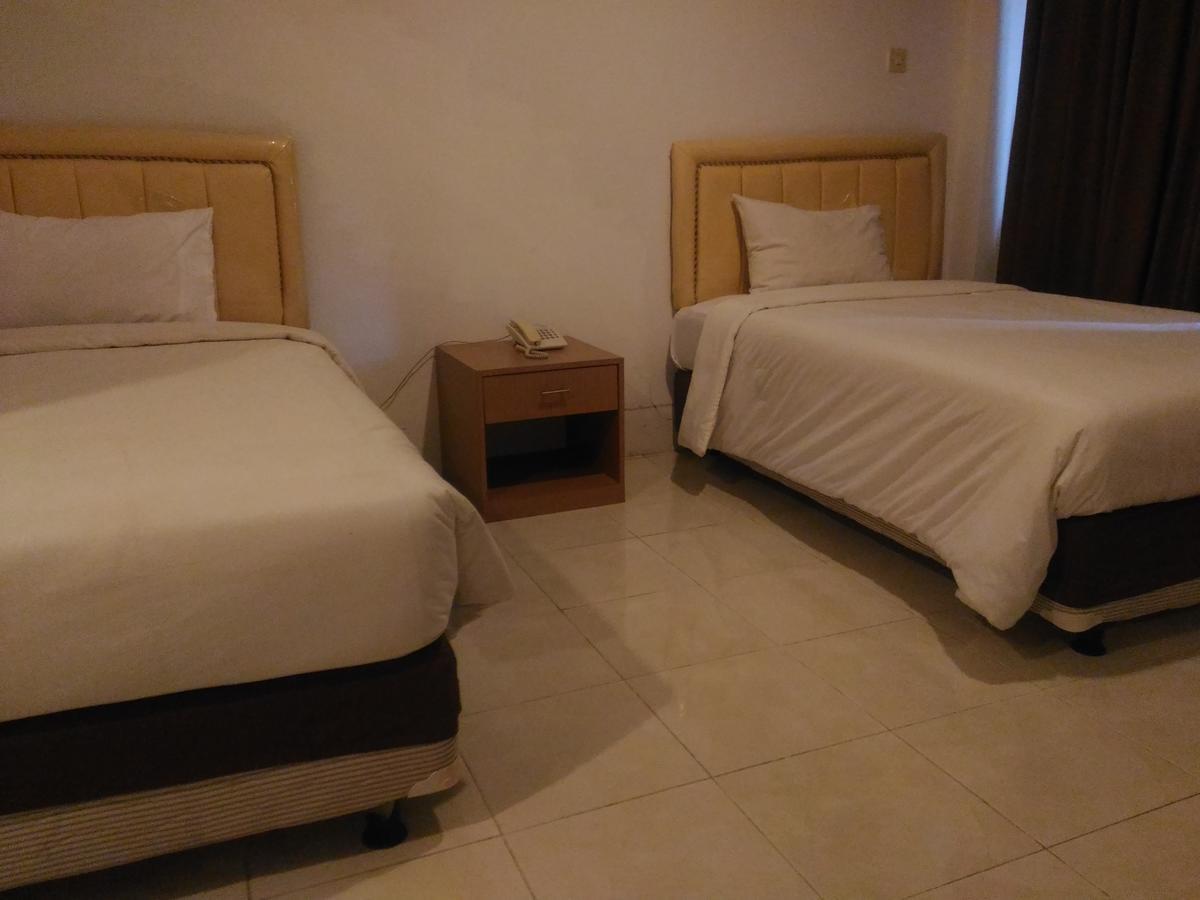 Grand Royal Taliwang Hotel Стая снимка