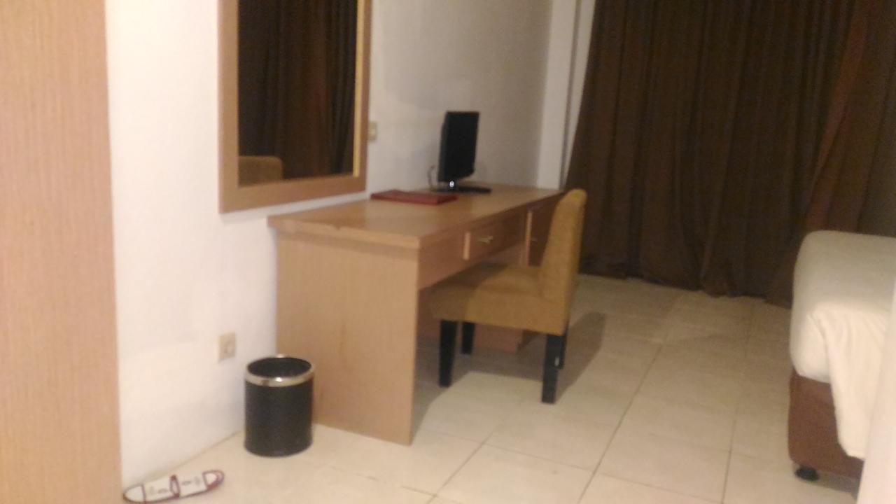 Grand Royal Taliwang Hotel Стая снимка
