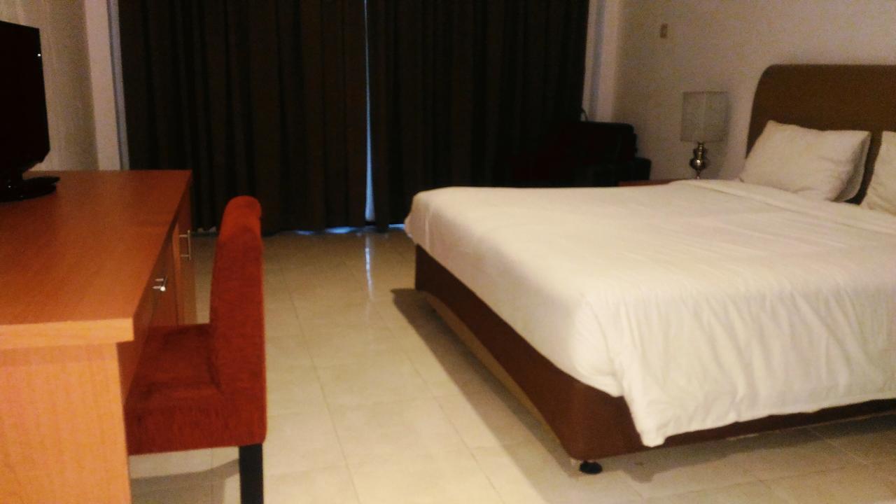 Grand Royal Taliwang Hotel Стая снимка