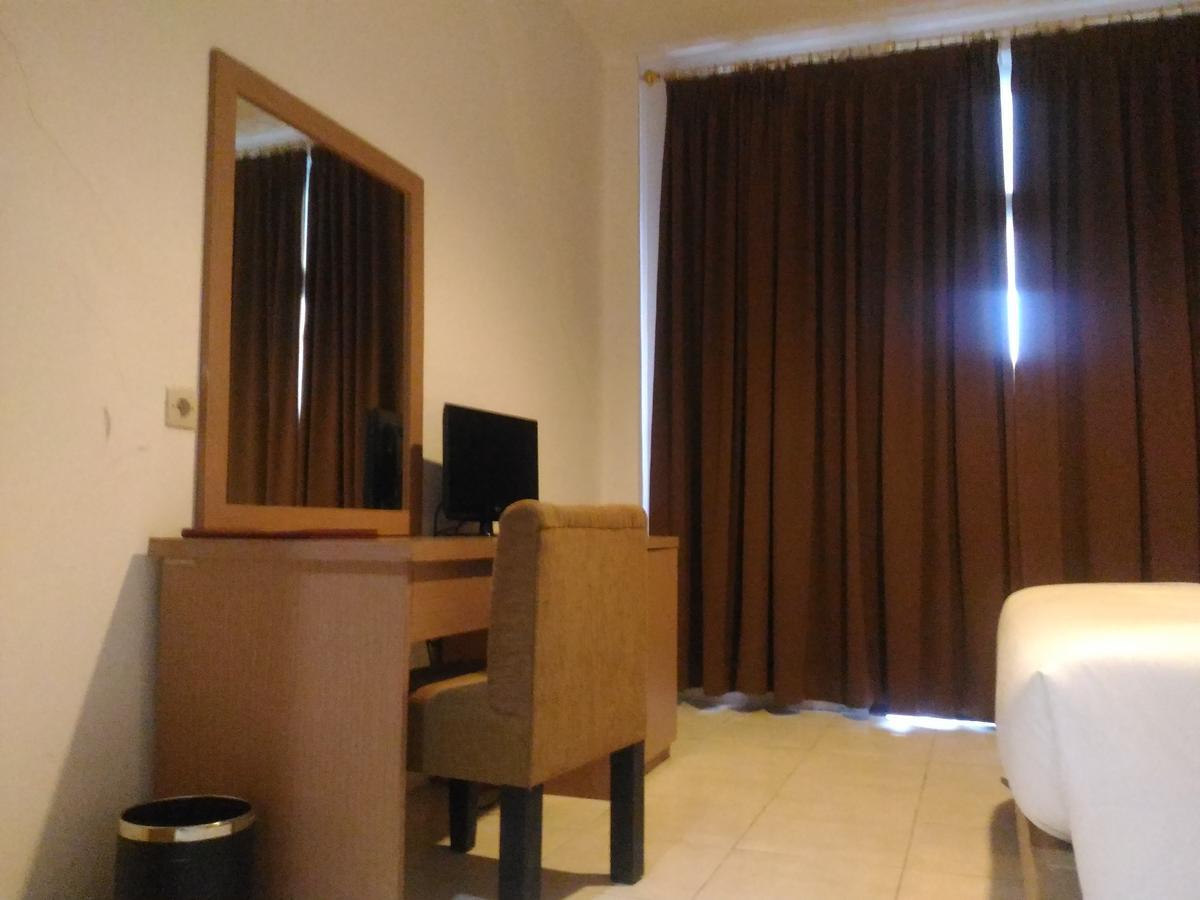 Grand Royal Taliwang Hotel Стая снимка