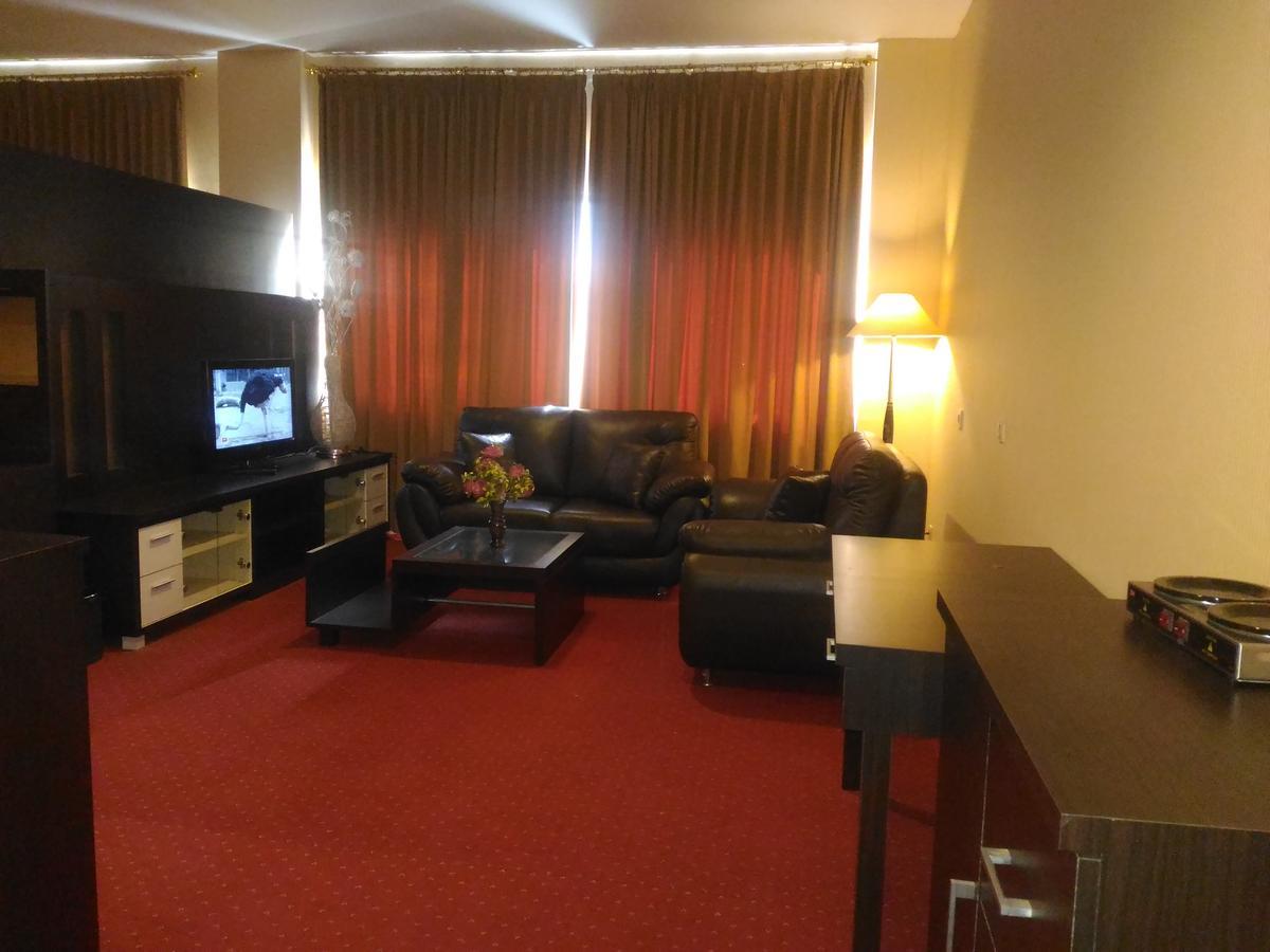 Grand Royal Taliwang Hotel Стая снимка