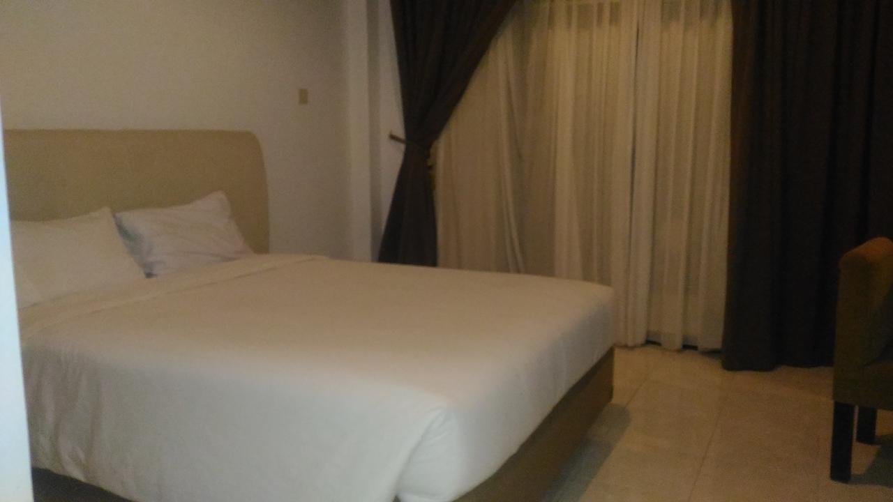Grand Royal Taliwang Hotel Стая снимка