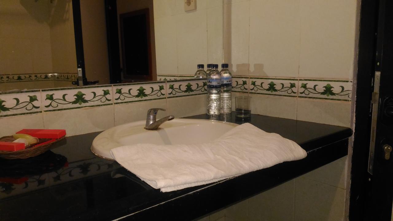 Grand Royal Taliwang Hotel Стая снимка
